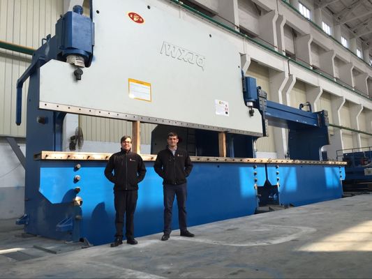 Precision CNC Hydraulic Press Brake with Servo Motor Back Gauge and Ball Screw Linear Guideway for ±0.05mm Accuracy